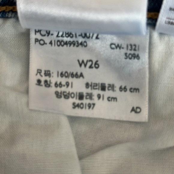 CLOSET CLOSING DOWN Like new Levi’s jeans “wedgie” - Picture 6 of 9